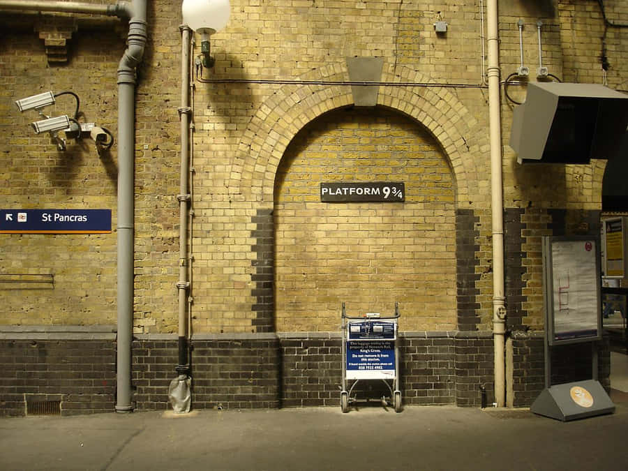 Magical Entrance to Platform 9 3/4 at King's Cross Station