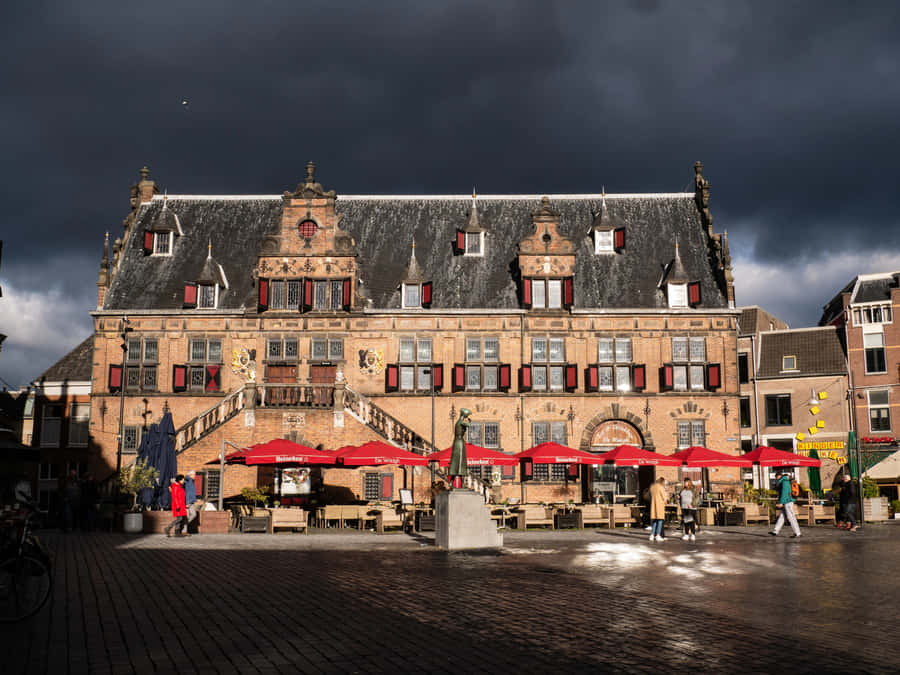 Nijmegen historisches Gebäude dramatischer Himmel