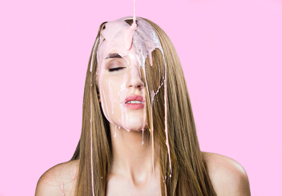 Tiro di modello di versamento rosa