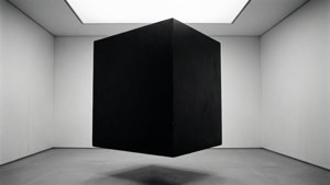 Uma homenagem minimalista ao monólito icônico de 2001 A Space Odyssey