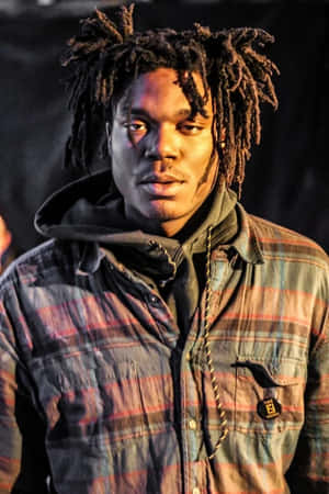 Intens Blik Mand med Dreadlocks