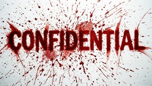 Ein künstlerisches Tapetenmuster, bei dem 'CONFIDENTIAL' mit roten Tintenspritzern geschrieben ist, abstrakt und kantig.
