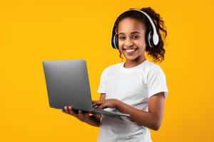Young girl smiling with laptop and headphones on bright yellow background — Programming Picture