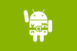 Robô Android branco acenando com símbolos de ferramentas no peito contra fundo verde. — Desenvolvedor Android Papéis de Parede