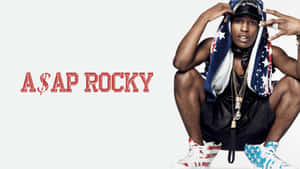 A$AP Rocky hockt mit sternenbesetzter Kopfbedeckung und Sneakern, sein Name in rotem Text — So Schnell Wie Möglich Rocky Wallpaper