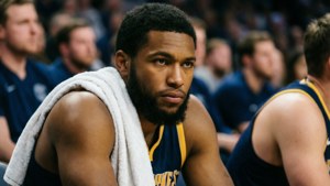 Giocatore di basket seduto in panchina con asciugamano sulla spalla durante la partita — Patrick Rafter Sfondi