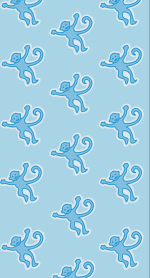Monos azules de dibujos animados con contornos blancos bailando sobre un fondo azul claro. — Imágenes de mono feo Imágenes