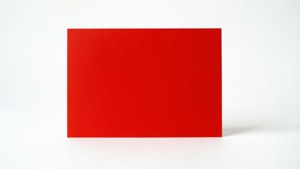Minimalistisk tapet med et enkelt rødt rektangel på hvid.