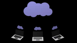 Drei Laptops mit kleinen Wolken, die aus den Bildschirmen unter einer großen lila Wolke aufsteigen. — Cloud Strife Wallpaper