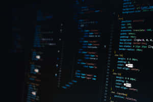 Zeilen von Programmiercode, die auf einem dunklen Computerbildschirm leuchten. — Html Wallpaper