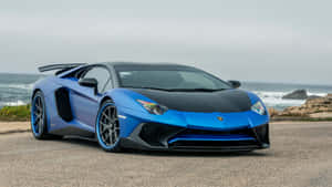 Lamborghini Aventador azul estacionado junto a la costa del océano. — Lamborghini Reventón Fondos de pantalla
