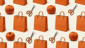 Platt Etsy-bakgrund med orange väskor och hantverksverktyg.