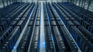 Ett flygperspektiv av ett stort datacenter som visar organiserade serverracknät.