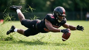 Quinnen Williams diving for a football