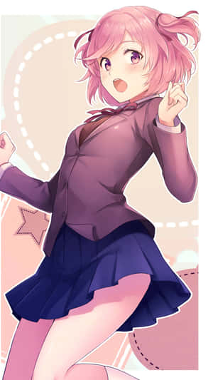 Anime-flicka i skoluniform poserar glatt med rosa hår och lila ögon.