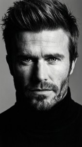 Auffälliges Schwarz-Weiß-Porträt von David Beckham.