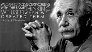 Albert Einstein in Schwarz-Weiß mit gefalteten Händen und Zitat zur Problemlösung. — Ingenious Wallpaper