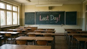 Quiet classroom on the last day of school with chalkboard message