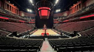 Tomt Moda Center interiør fra banenivå