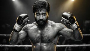Rocky fra KGF Chapter 1 i en bokse ring, knyttnever hevet, dramatisk søkelys, svart-hvitt med gullaksenter.
