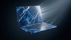 En flydende blå marmor bærbar computer i en mørk sci-fi scene med lysstråler.