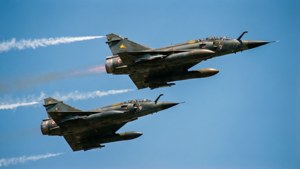 Tre Mirage III-jagerfly i tæt formation