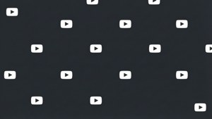 Sich wiederholende weiße YouTube-Symbole in geometrischem Muster.