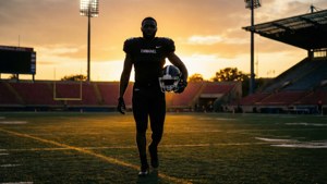 Feierliche Silhouette von Emmanuel Ogbah nach einem Spiel