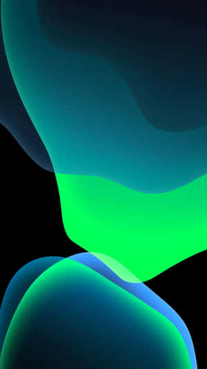 Arte digital abstrata com formas verdes e azuis fluidas sobre fundo preto — iOS 14 Papéis de Parede