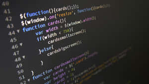 Primo piano di codice di programmazione colorato su uno schermo scuro.