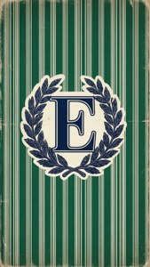Wallpaper vintage preppy dengan karangan bunga dan huruf E.