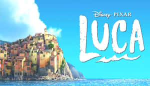 Animerad filmtitel Luca av Disney Pixar över kustby på klippa — Torres Bakgrundsbilder
