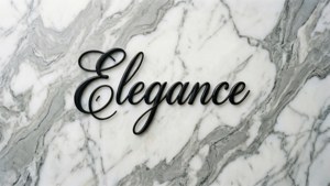Latar belakang marmer putih yang canggih dengan kaligrafi hitam elegan 'Elegance'.