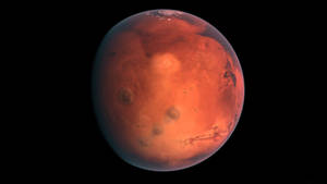 Roter Planet Mars mit Kratern und Polkappen vor schwarzem Weltraum.