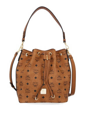 Tan MCM bucket bag med logomönster och justerbara remmar. — Mcm Bilder