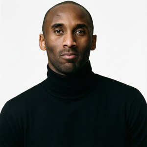 Kobe Bryant mustassa poolopaidassa, puhdas minimalistinen muotitoimituksellinen taustakuva