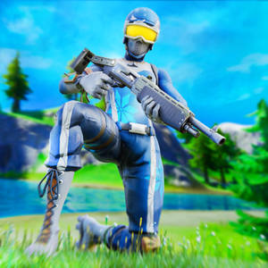 Personaje de Fortnite en equipo azul estrellado se arrodilla con rifle en campo de hierba bajo cielo azul — Creator Fondos de pantalla