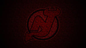 New Jersey Devils hockeylaglogotyp i rött på en mörk mönstrad bakgrund. — New Jersey Bilder