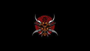 Wilde Samurai-Dämonenmaske mit gekreuzten Schwertern und Kanji auf roter Sonne vor schwarzem Hintergrund.
