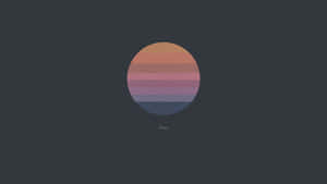 Ein stilisierter Sonnenuntergang mit horizontalen Farbbändern in Orange, Pink und Blau auf einem dunkelgrauen Hintergrund. — Stripes Wallpaper
