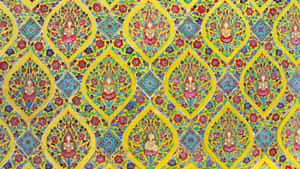 Bunte thailändische Tempelwand mit sich wiederholendem meditierendem Buddha in floralen Rautenmustern. — Blue Pattern Wallpaper