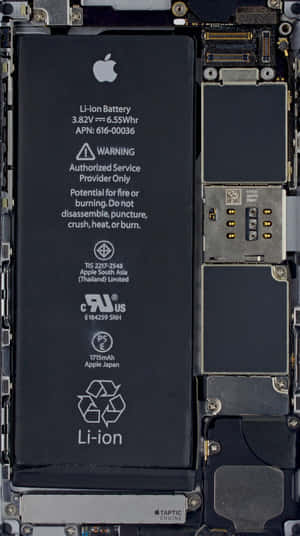 iPhone-Innenleben mit Akku und Schaltkreisen