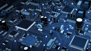 Primo piano di un circuito stampato blu luminoso con componenti elettronici.