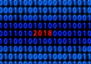 Glødende blå binær kode med rødt år 2018 centreret på sort baggrund.