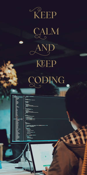 Coder che lavora di notte con sovrapposizione di testo 'Keep Calm and Keep Coding'. — Need For Speed iPhone Sfondi