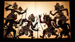 Pertarungan bayangan Wayang yang dinamis dengan prajurit dan iblis