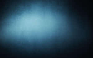 Uma luz azul brilhante desaparece em fumaça escura, criando uma atmosfera misteriosa. — Fundo de luz azul Fundos