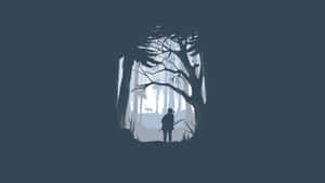 Una persona si trova in una radura della foresta al crepuscolo, incorniciata da alberi e nebbia.