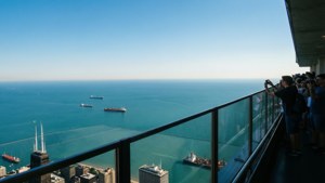Vista panorámica desde la plataforma de observación del Willis Tower sobre el Lago Míchigan.