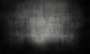 Mörk texturerad betongvägg med spotlight som belyser sliten yta — Grå lutning bakgrund Bakgrunder